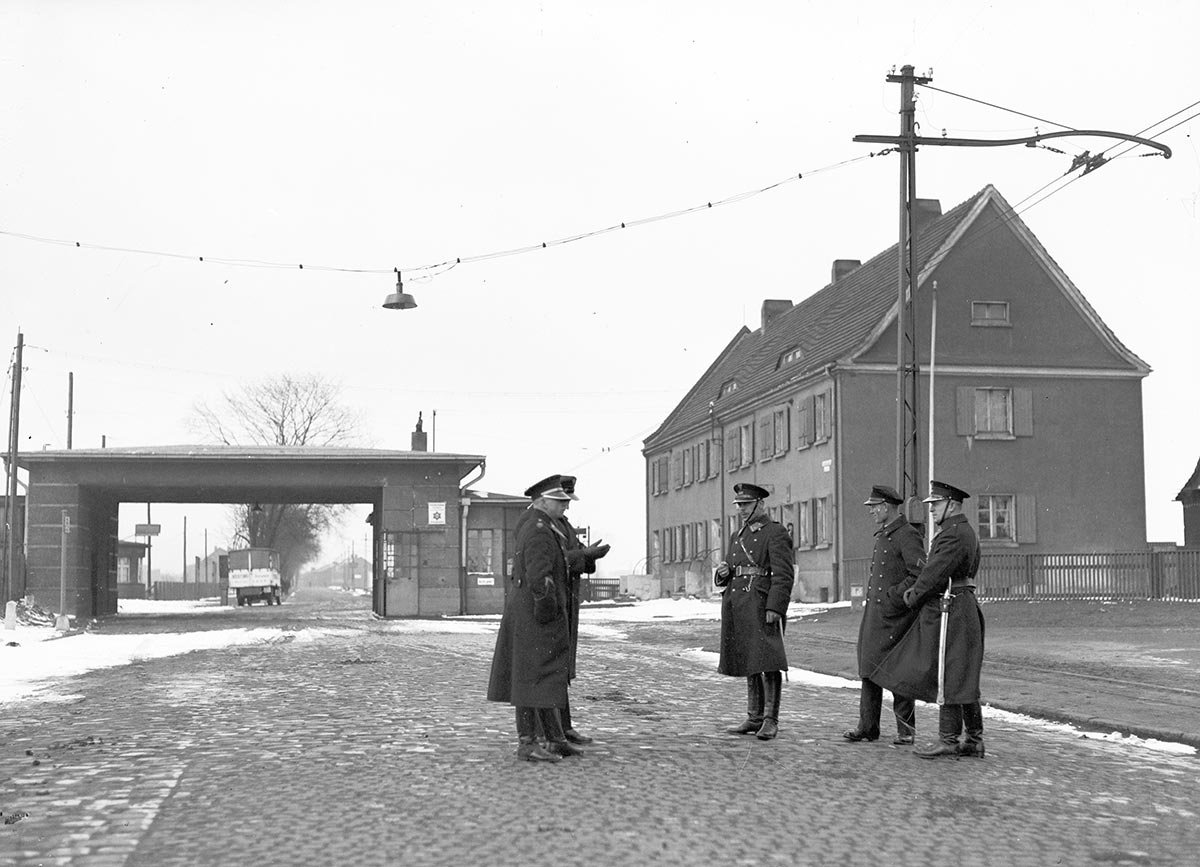 Polish border guards at Łagiewniki