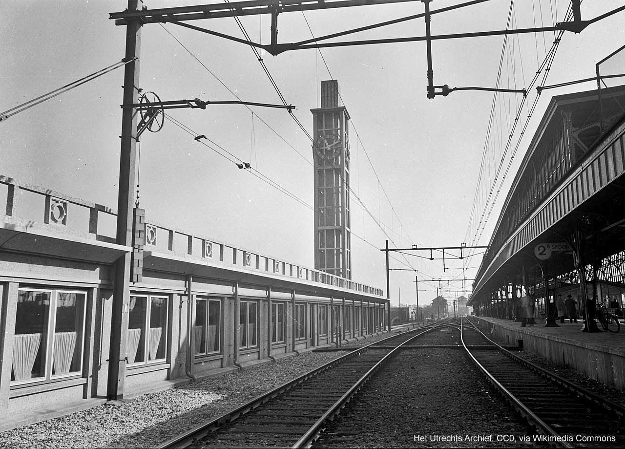 Hengelo Railway Station in 1951.