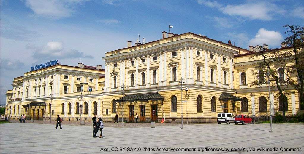 Kraków Railway Station in 2010.