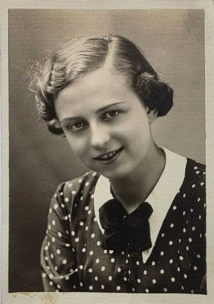 Mery Adamko.